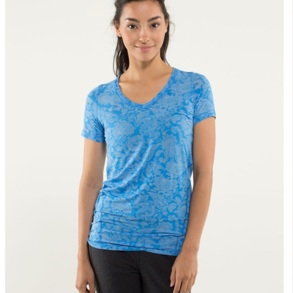 LULULEMON Karmady Short Sleeve Paisley Burnout Cornflower Blue Shirt Top Small 6